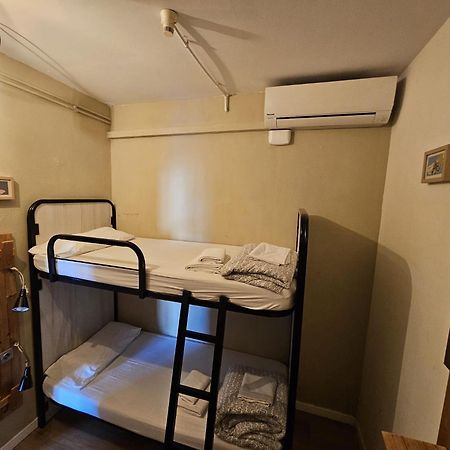 Wow Hostel Барселона Экстерьер фото