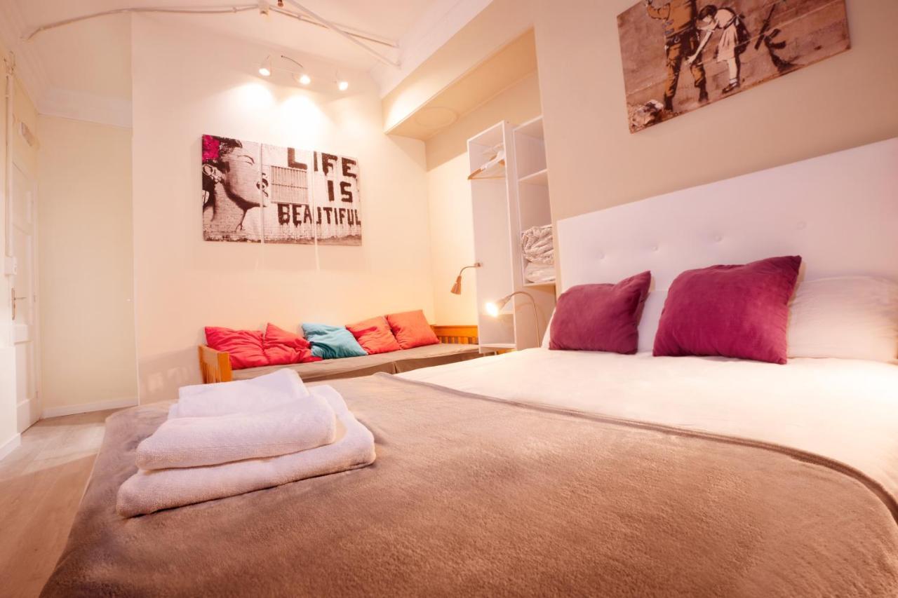 Wow Hostel Барселона Экстерьер фото