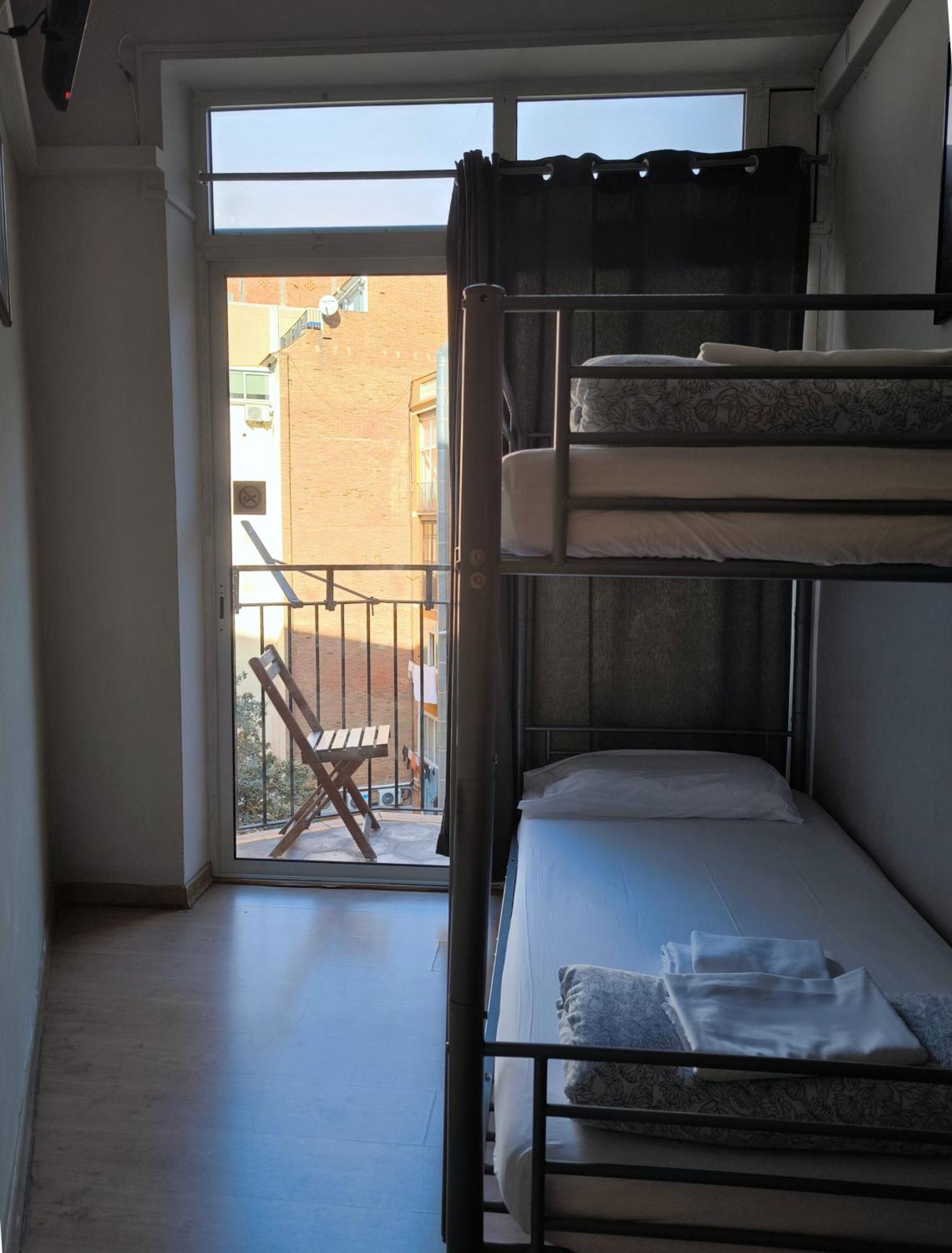 Wow Hostel Барселона Экстерьер фото