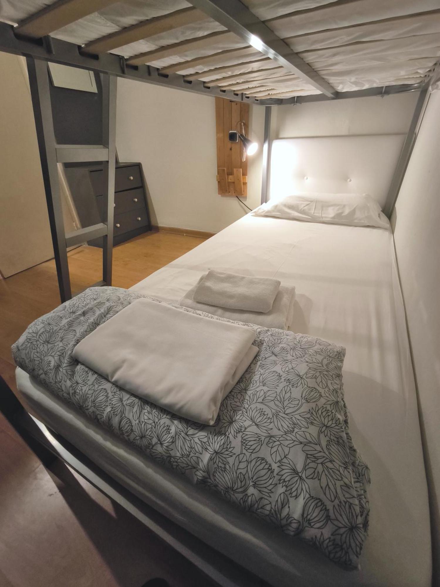 Wow Hostel Барселона Экстерьер фото