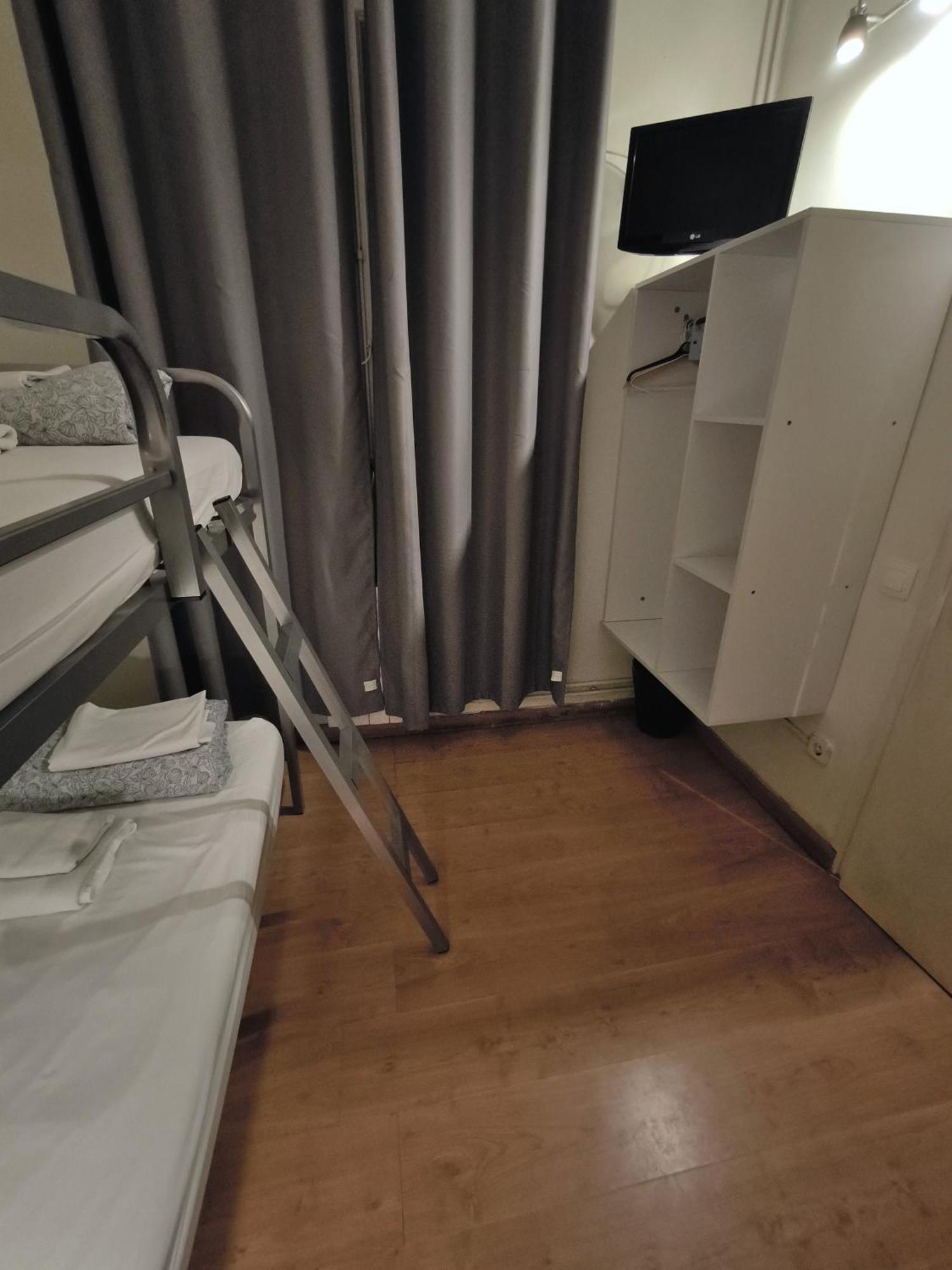 Wow Hostel Барселона Экстерьер фото