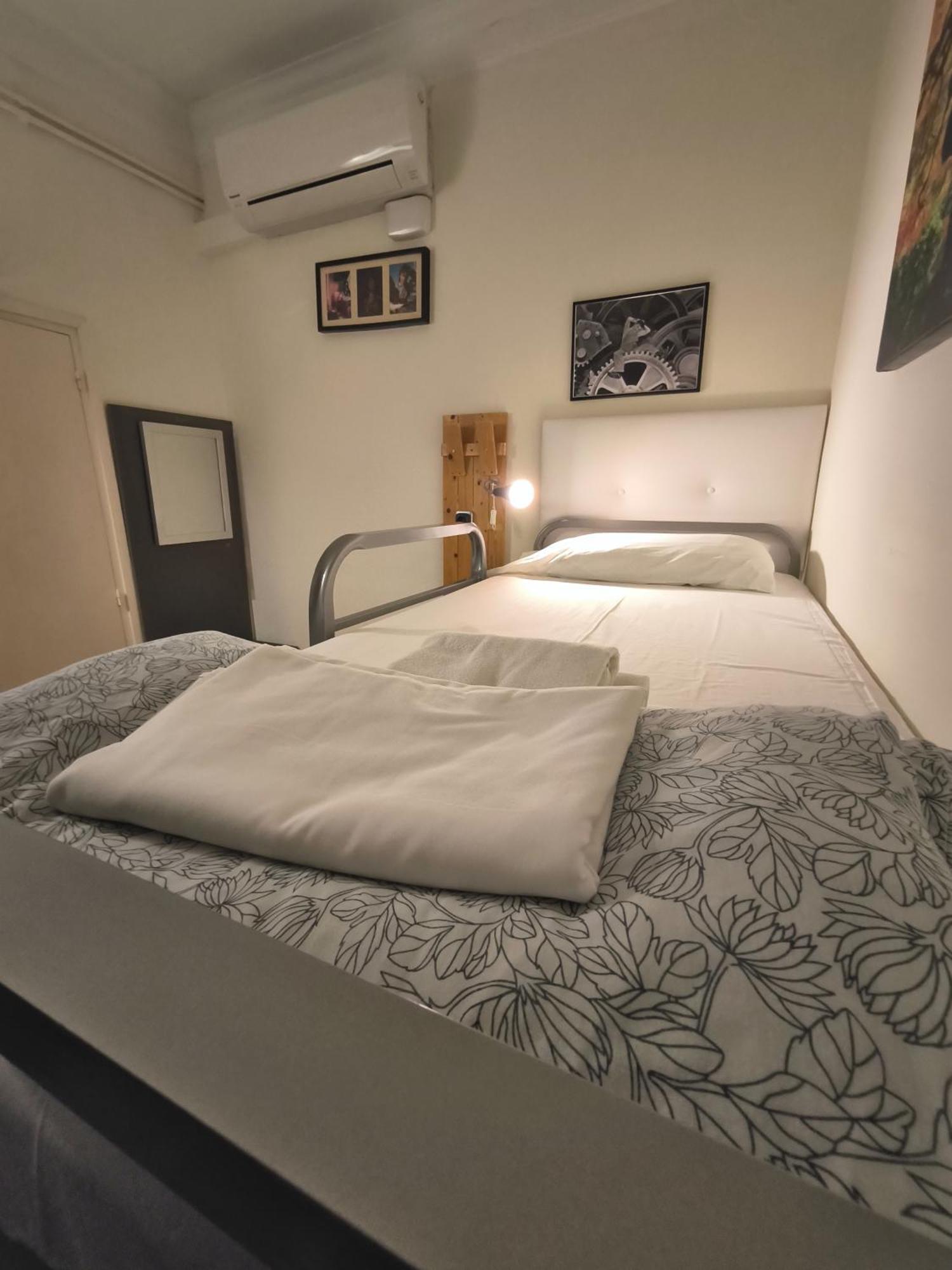 Wow Hostel Барселона Экстерьер фото