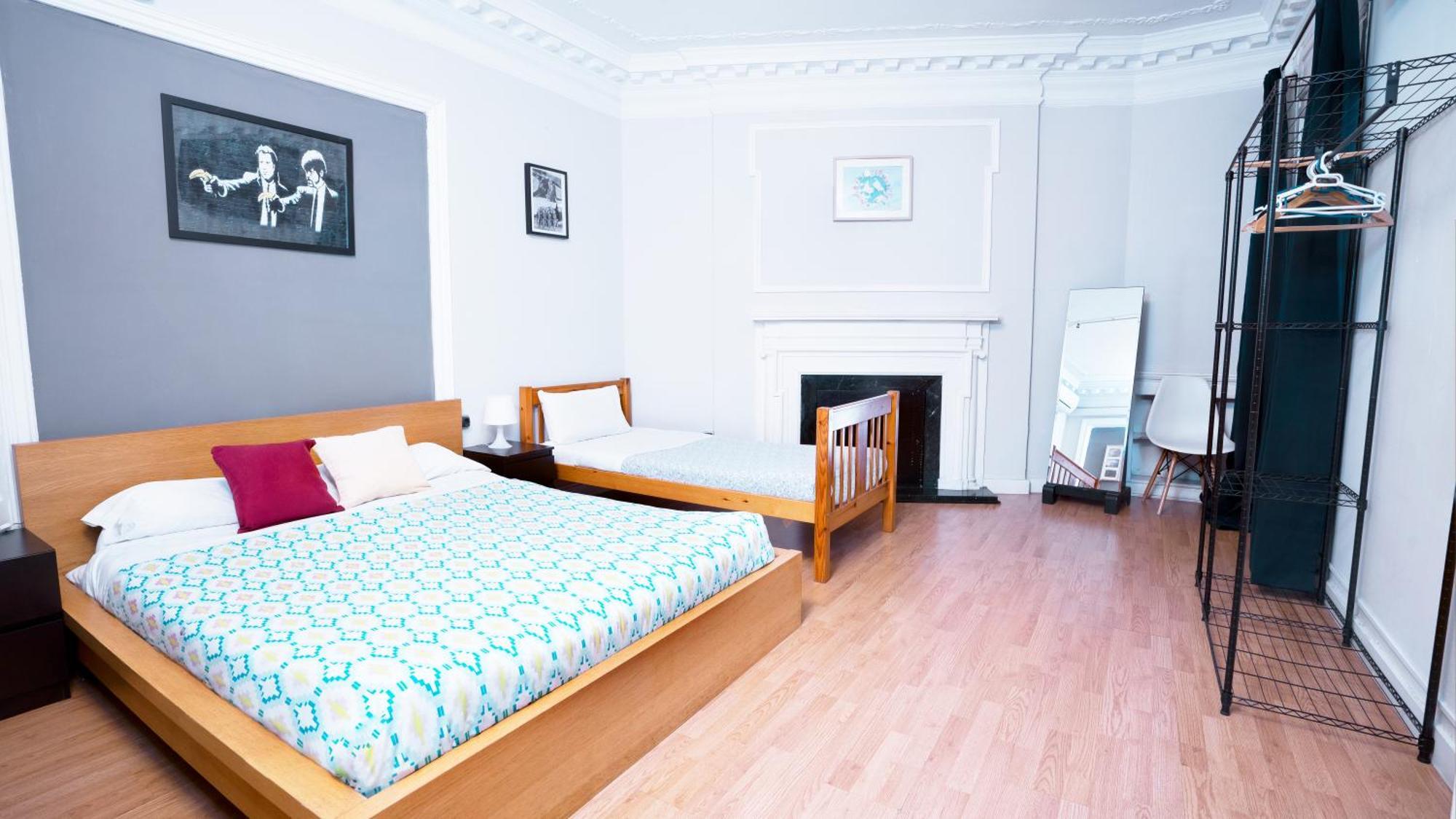 Wow Hostel Барселона Экстерьер фото