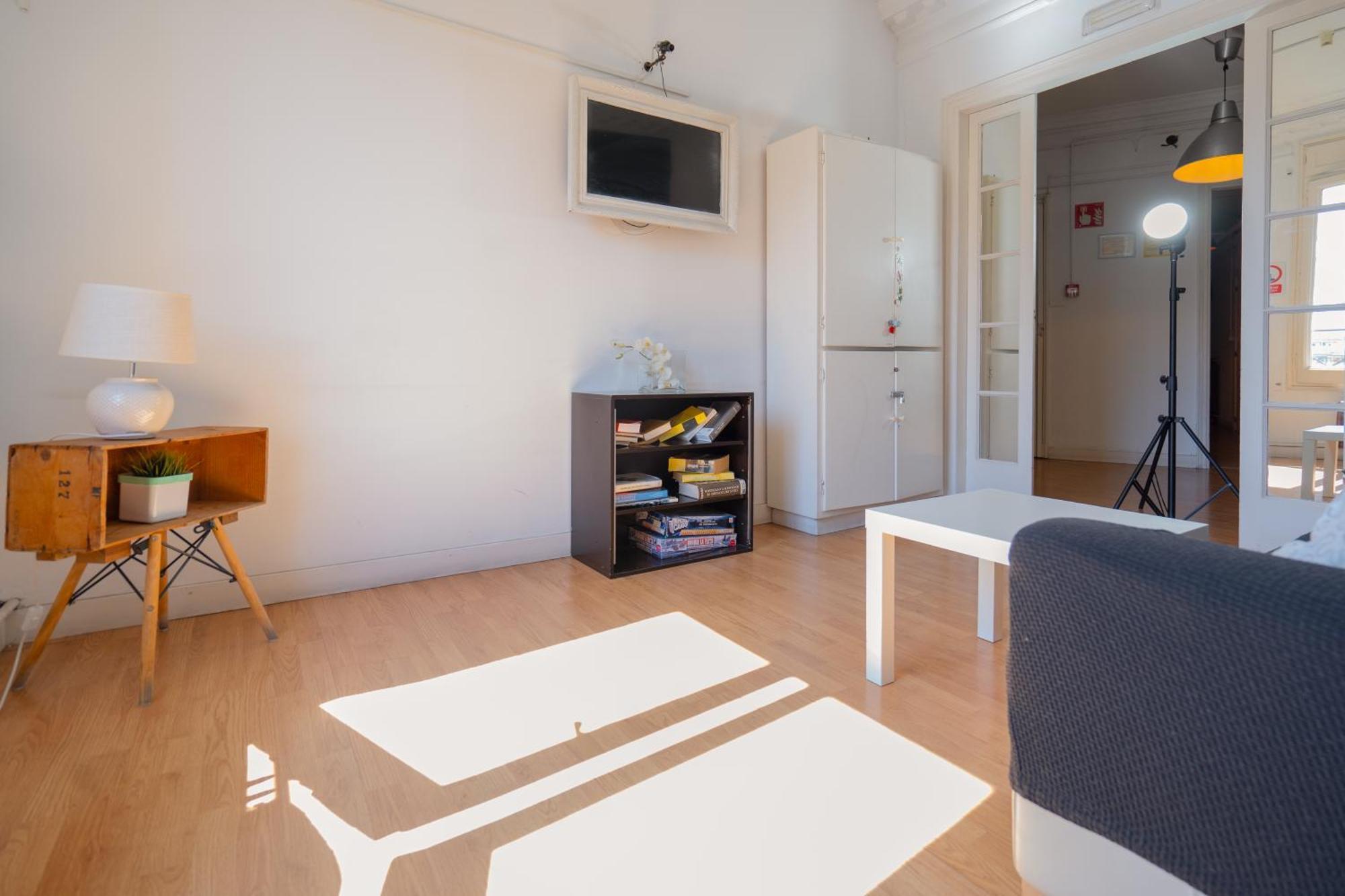Wow Hostel Барселона Экстерьер фото