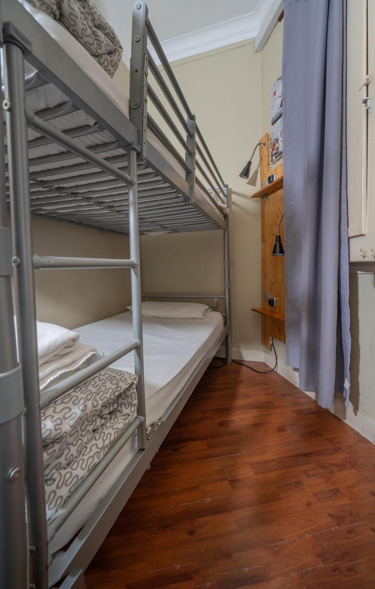 Wow Hostel Барселона Экстерьер фото