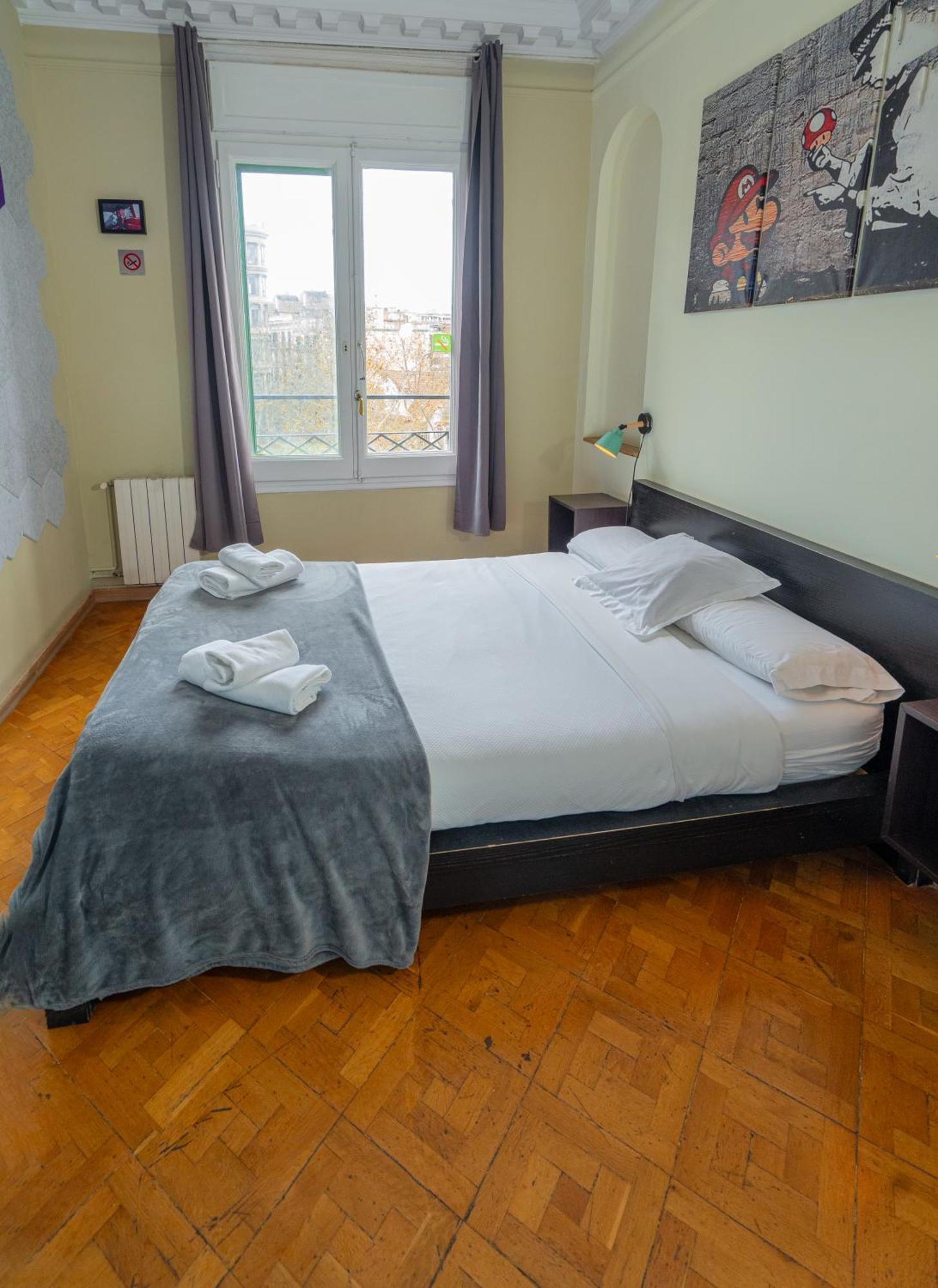 Wow Hostel Барселона Экстерьер фото