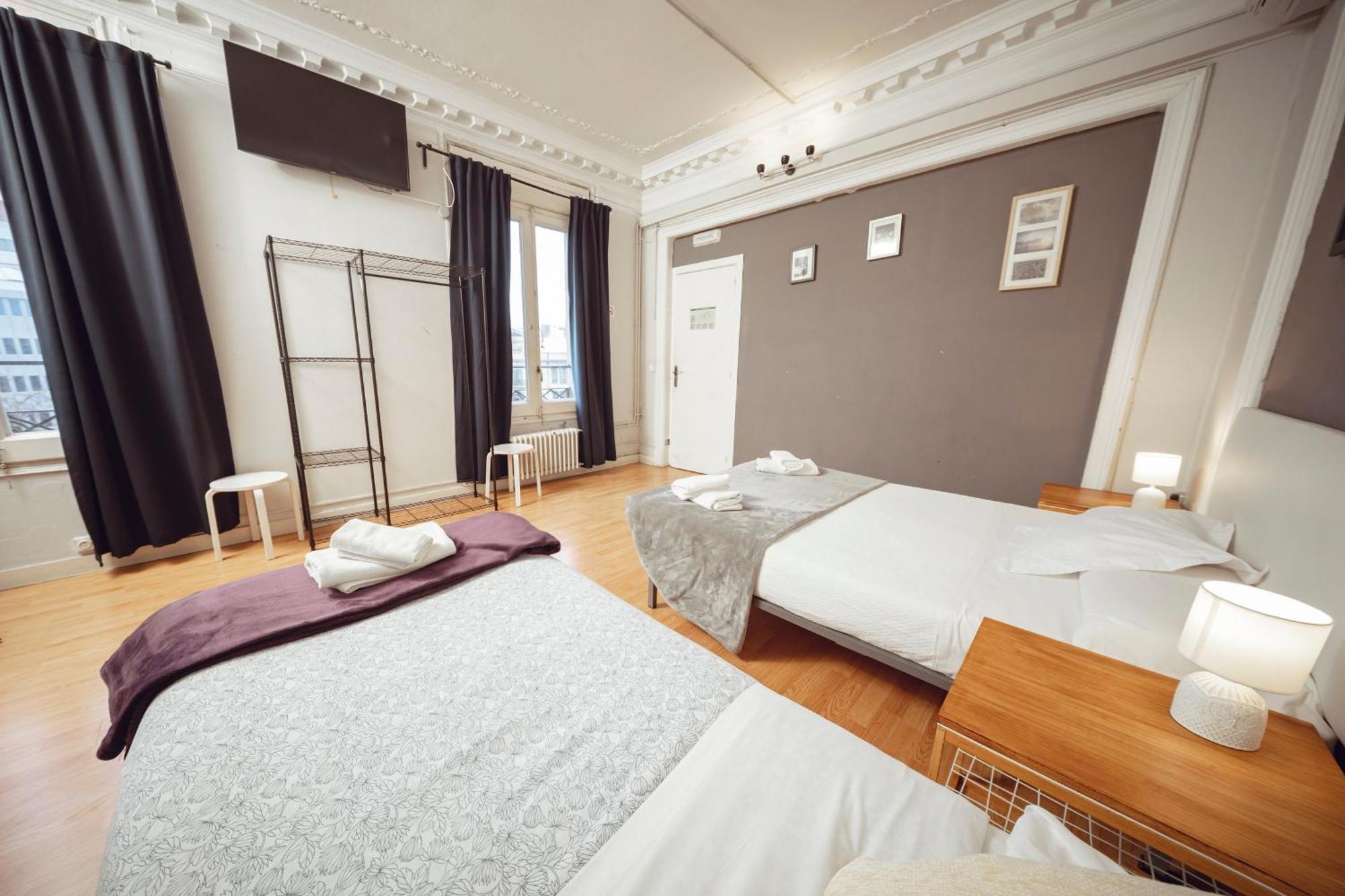 Wow Hostel Барселона Экстерьер фото