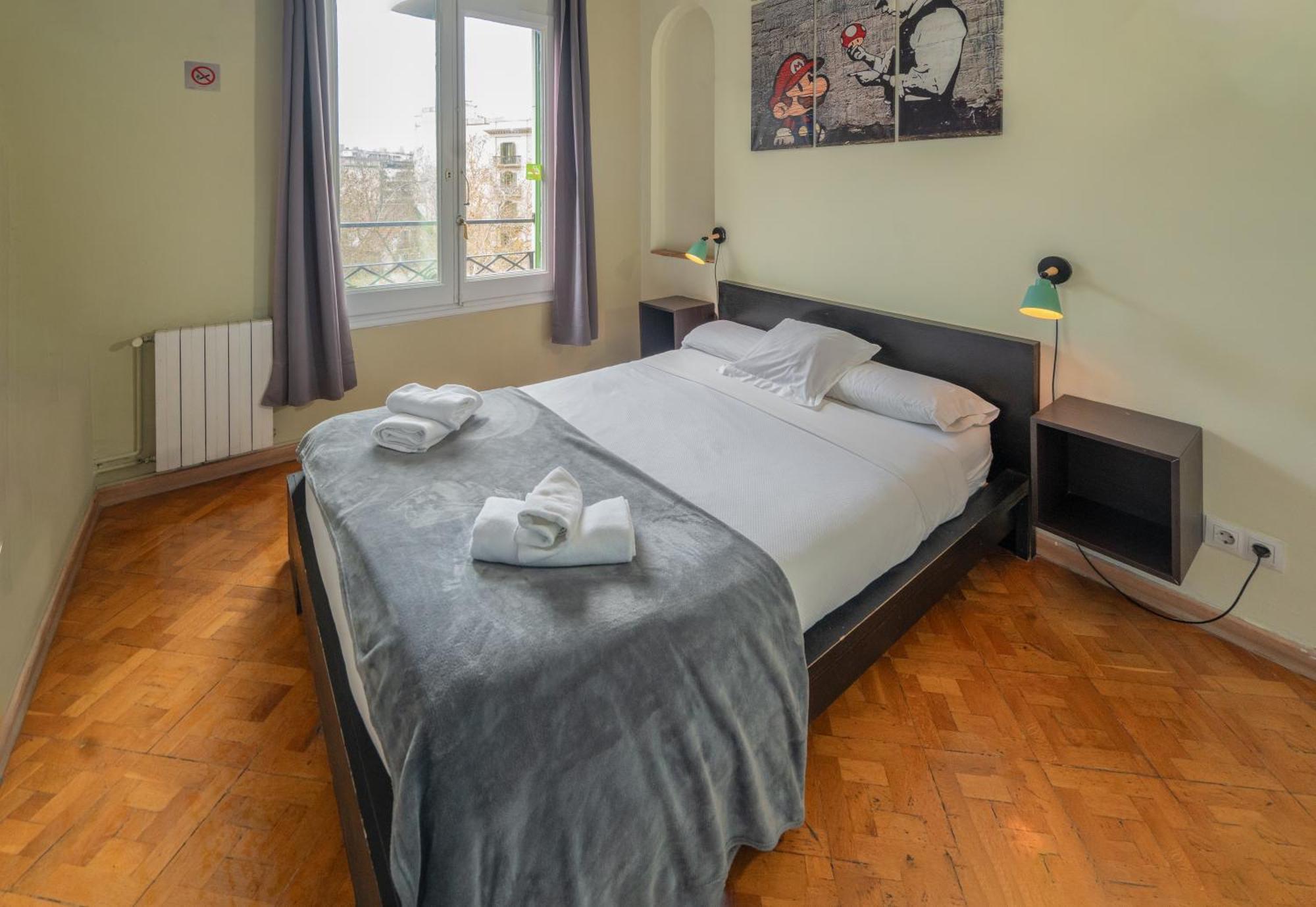 Wow Hostel Барселона Экстерьер фото