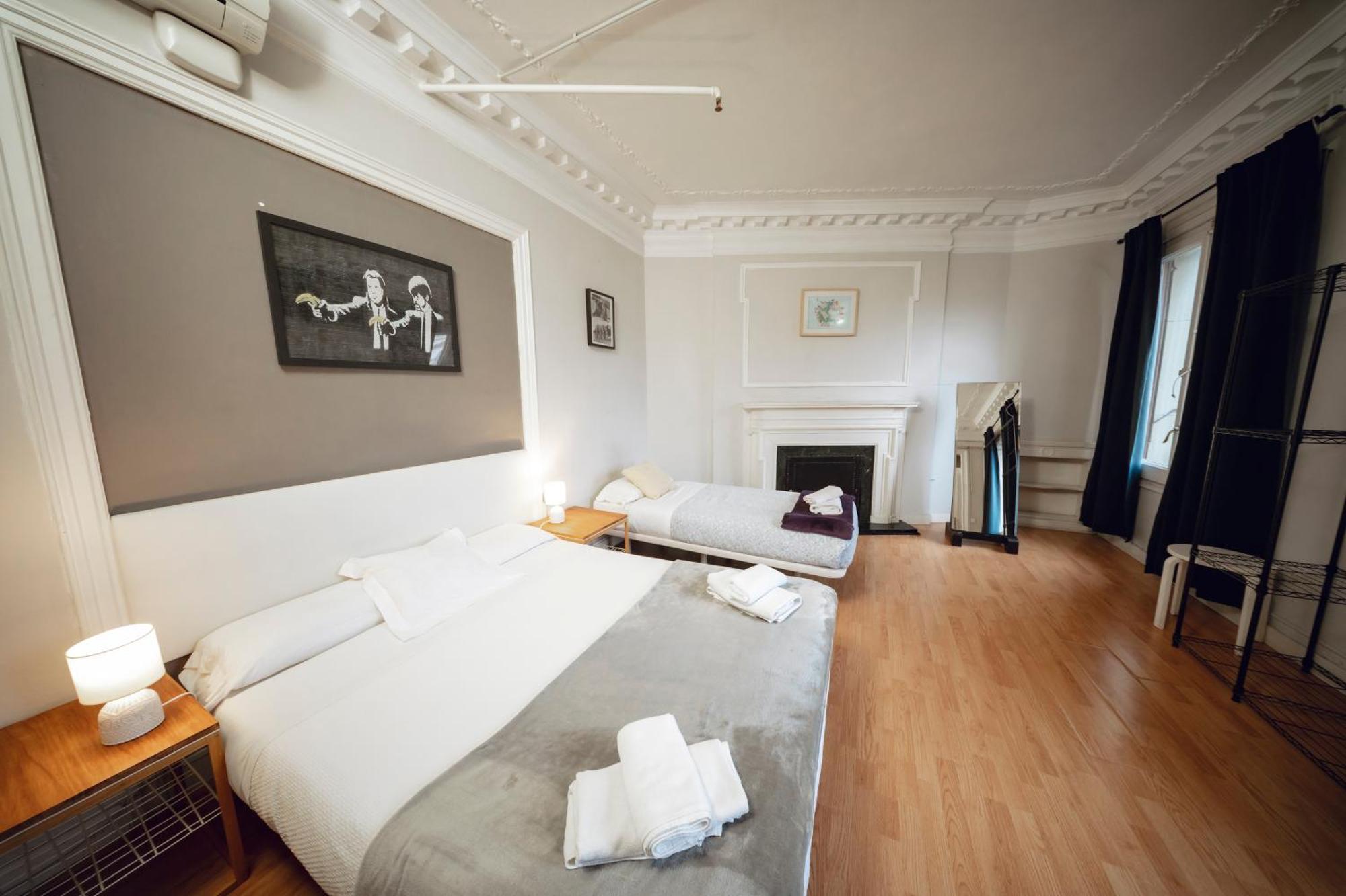 Wow Hostel Барселона Экстерьер фото