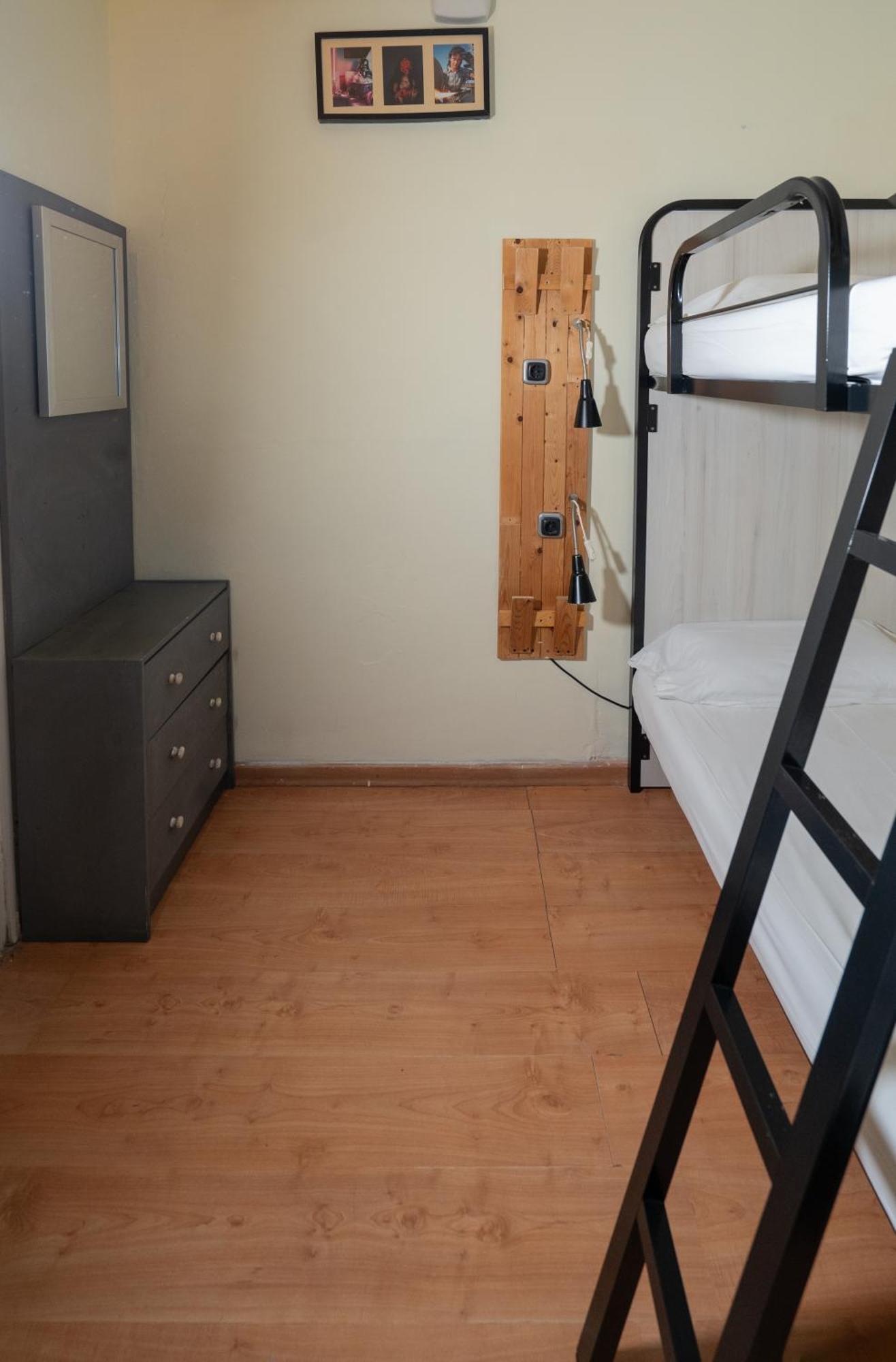 Wow Hostel Барселона Экстерьер фото