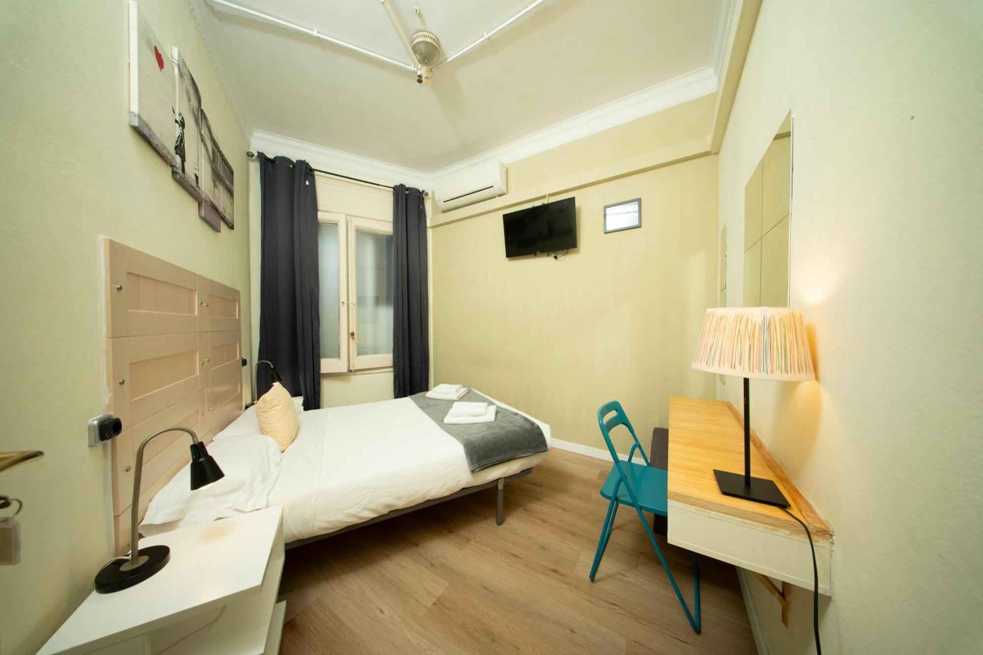 Wow Hostel Барселона Экстерьер фото