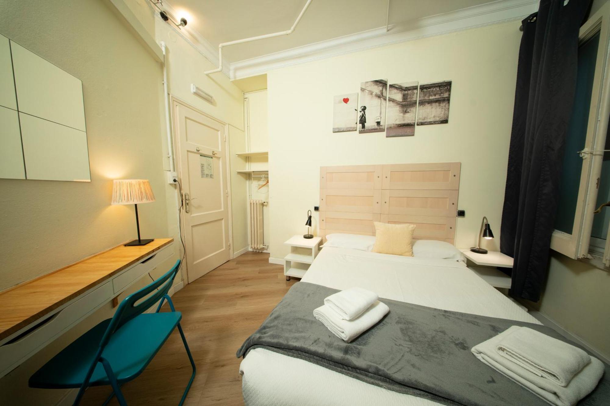 Wow Hostel Барселона Экстерьер фото