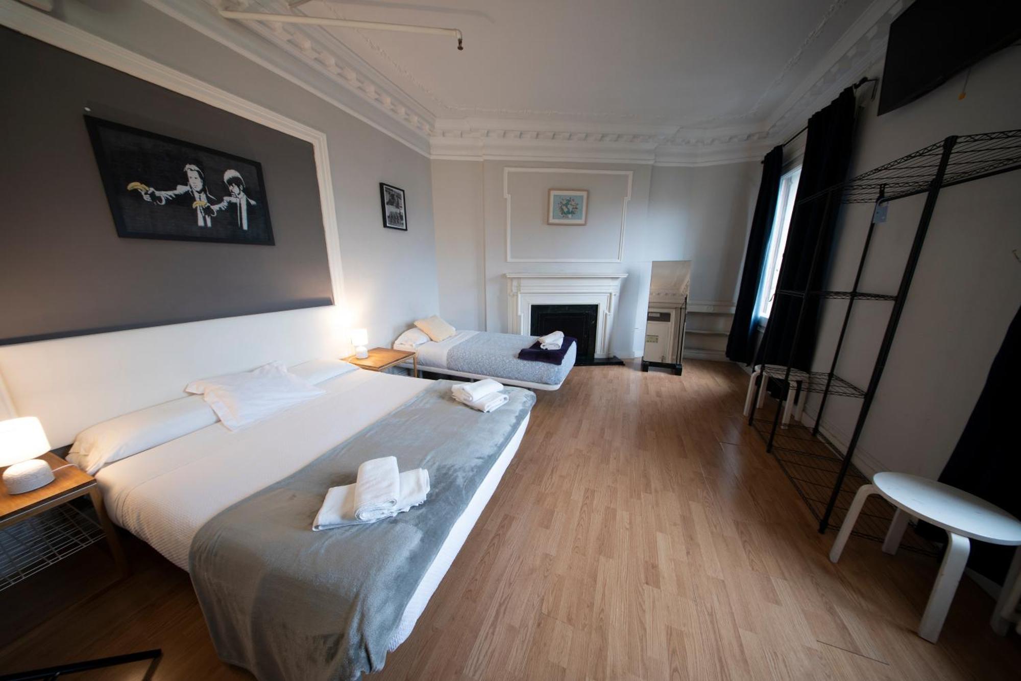 Wow Hostel Барселона Экстерьер фото