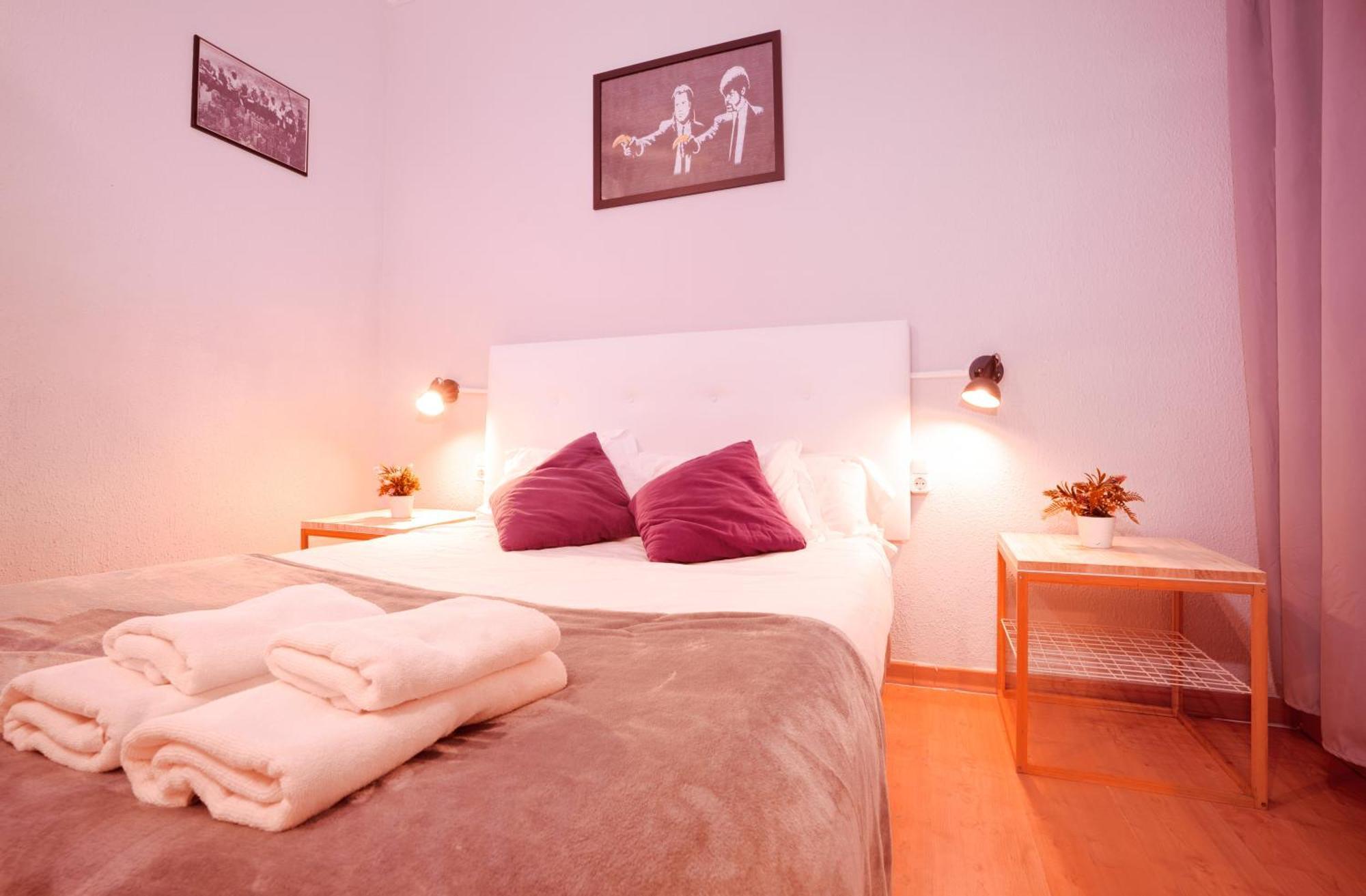 Wow Hostel Барселона Экстерьер фото