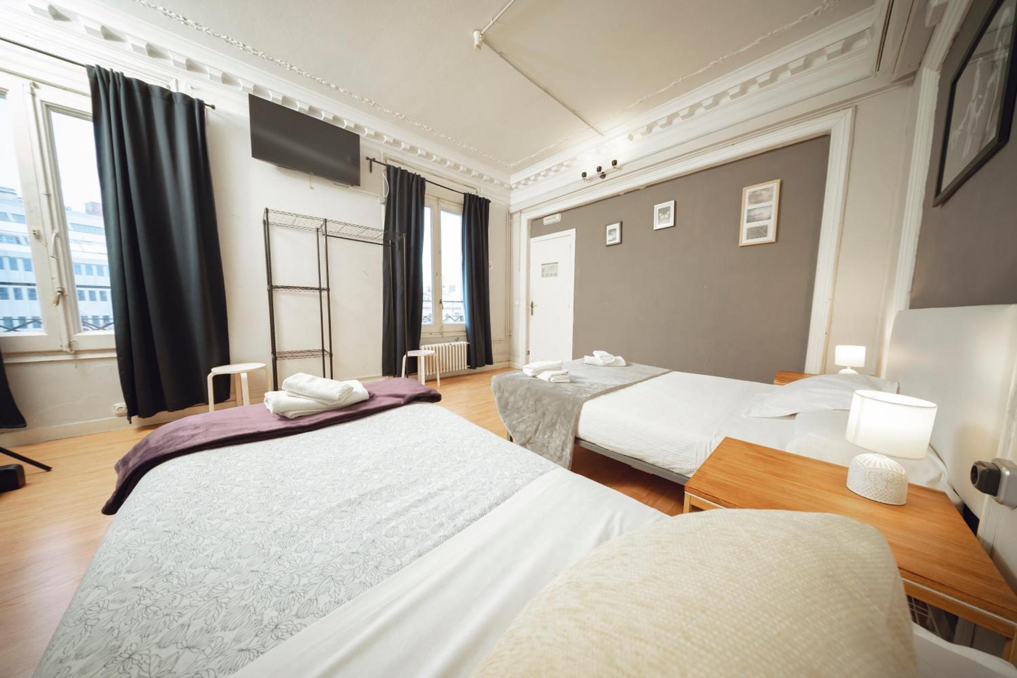 Wow Hostel Барселона Экстерьер фото