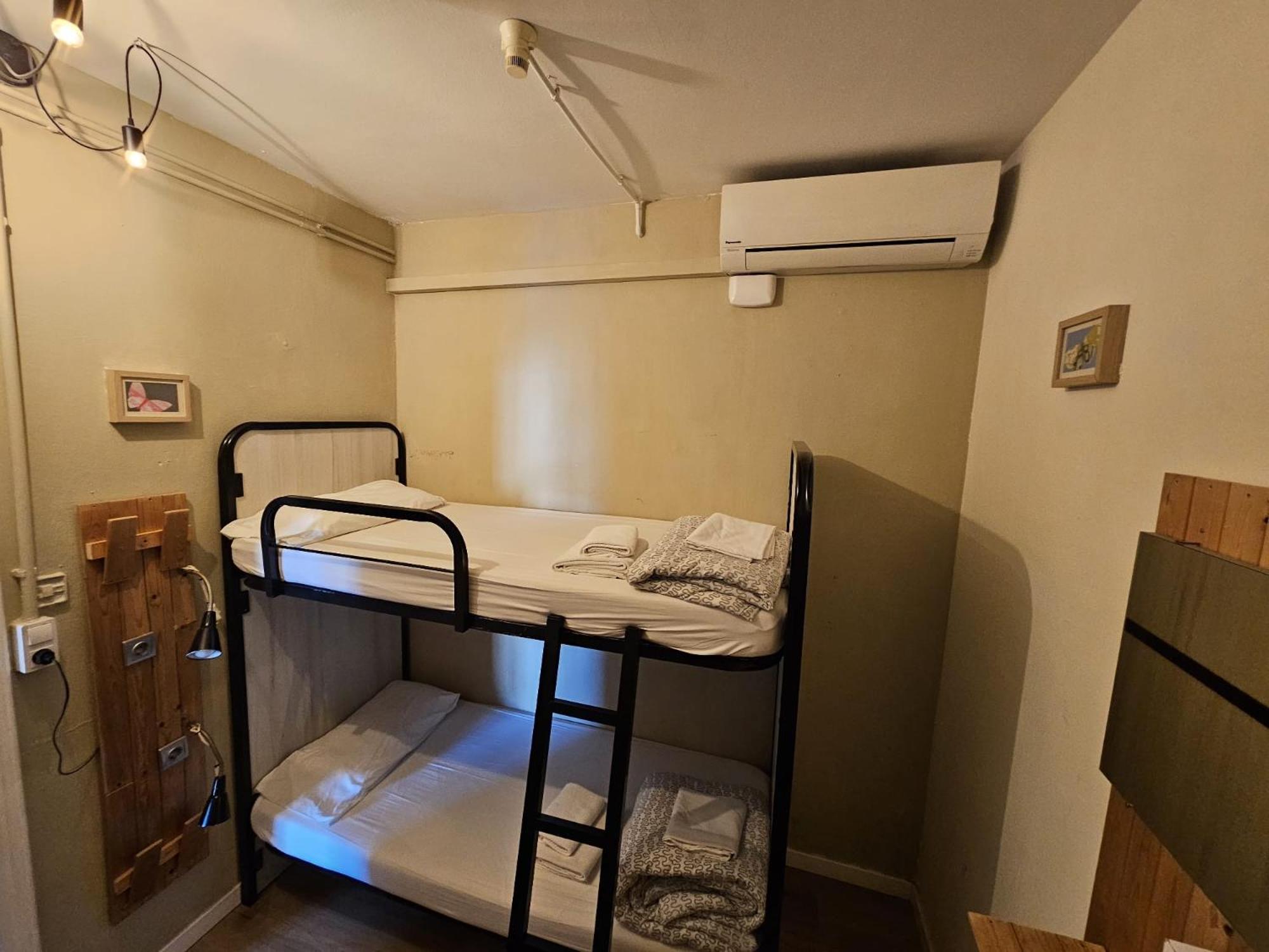 Wow Hostel Барселона Экстерьер фото