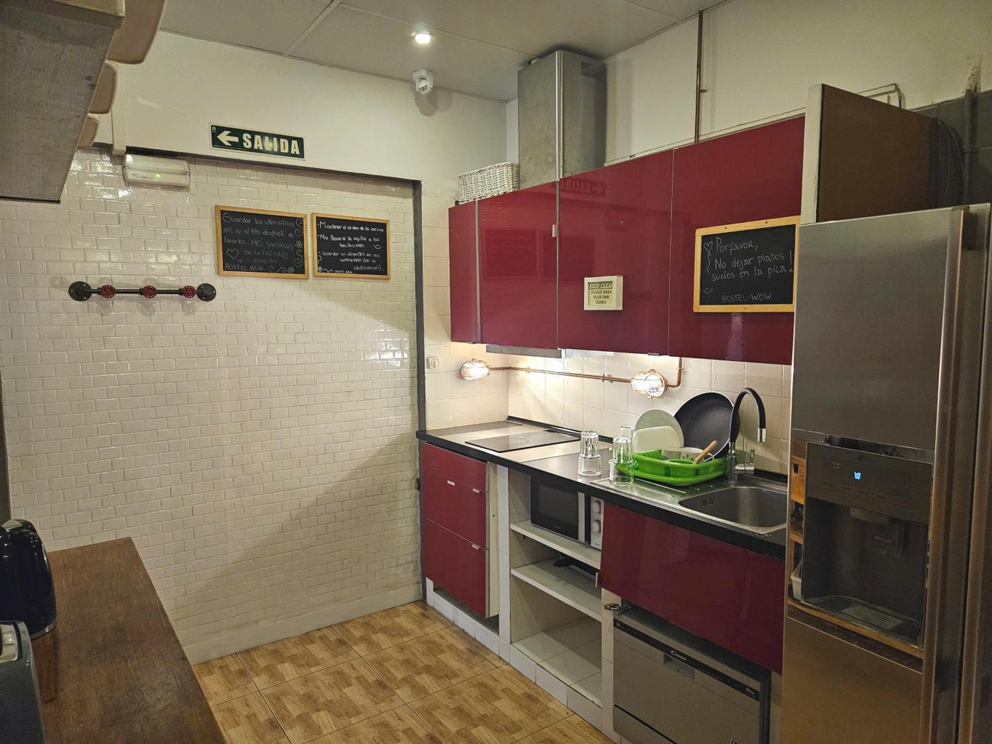 Wow Hostel Барселона Экстерьер фото